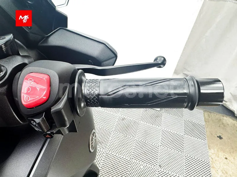 Yamaha XMAX 125 - Vista 11
