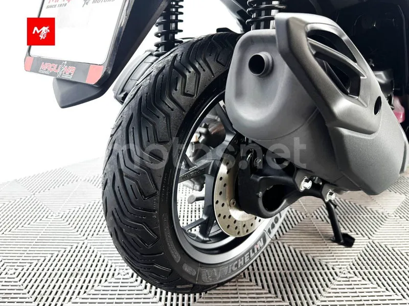 Yamaha XMAX 125 - Vista 13