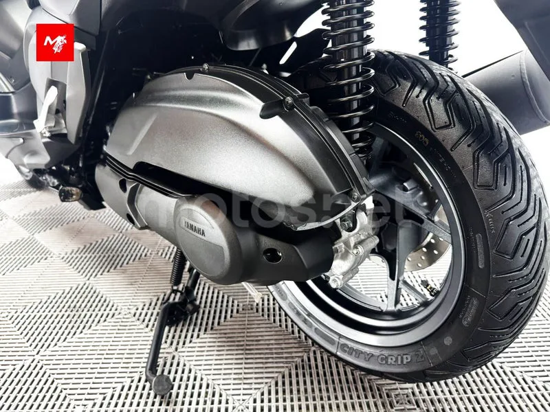 Yamaha XMAX 125 - Vista 20