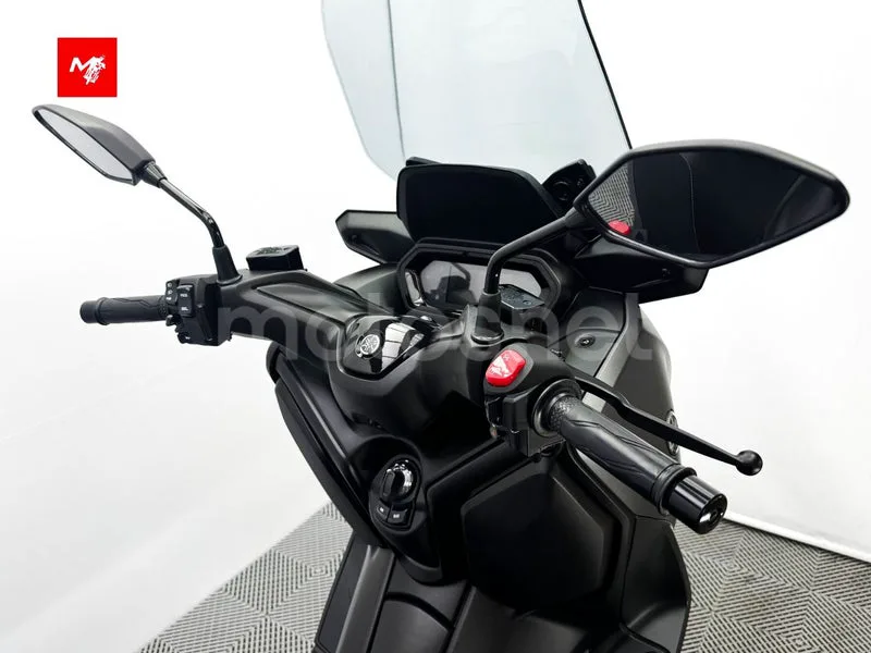 Yamaha XMAX 125 - Vista 8