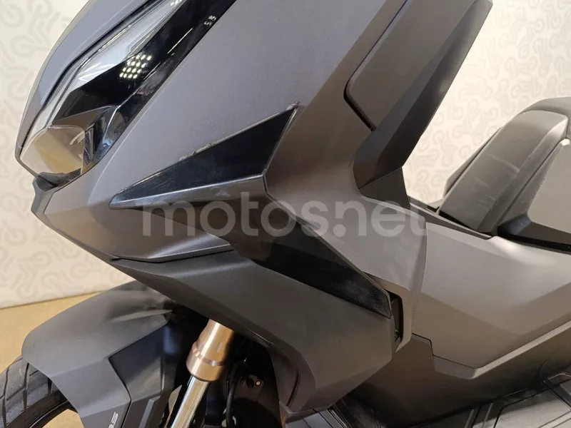 Honda ADV350 - Vista 5