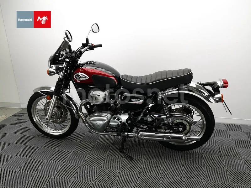 Kawasaki W800 - Vista 16