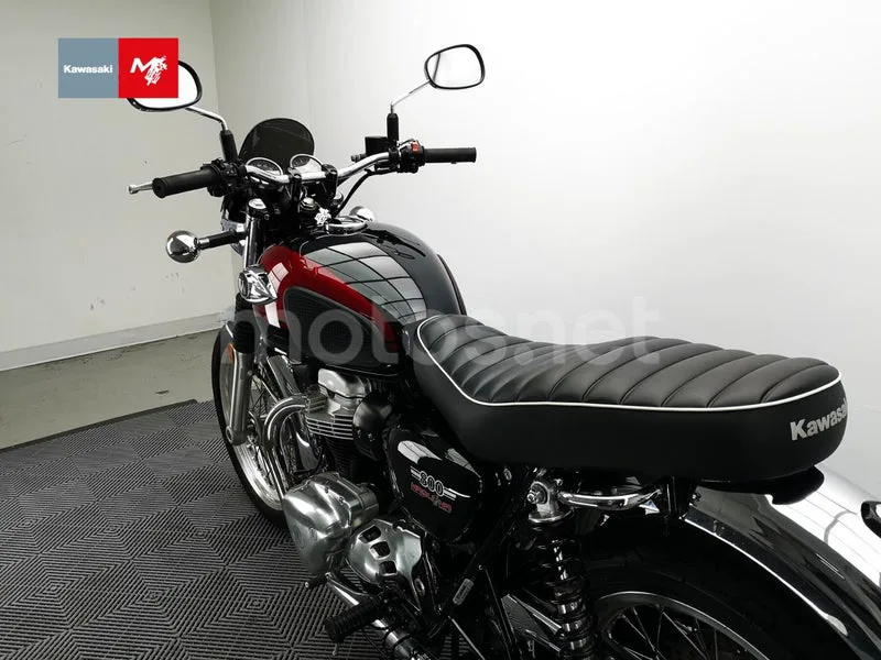 Kawasaki W800 - Vista 18