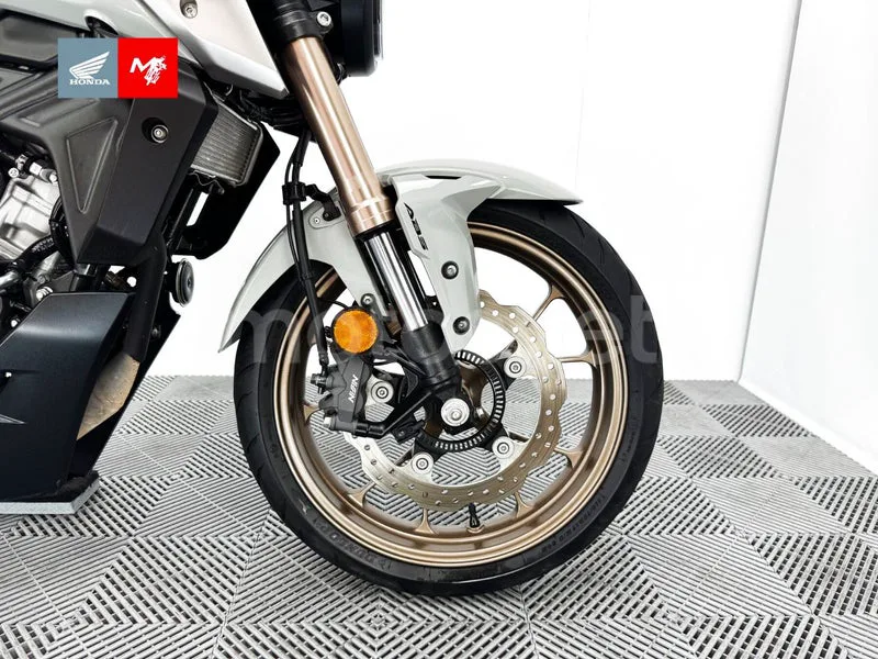 Honda CB125R - Vista 12