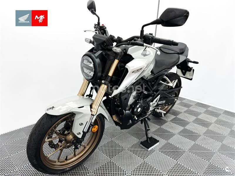 Honda CB125R - Vista 16