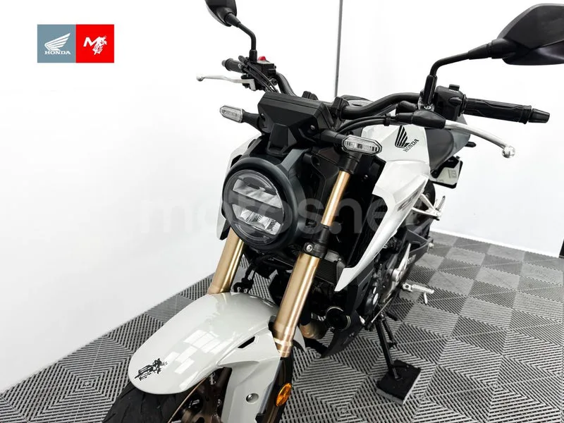 Honda CB125R - Vista 18