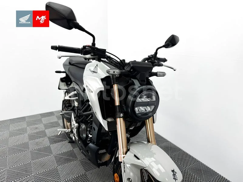 Honda CB125R - Vista 3