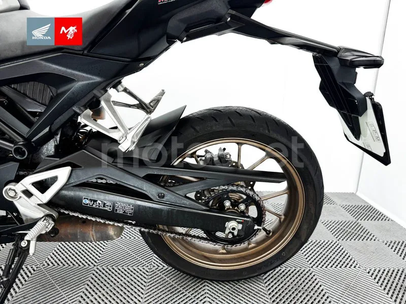 Honda CB125R - Vista 21