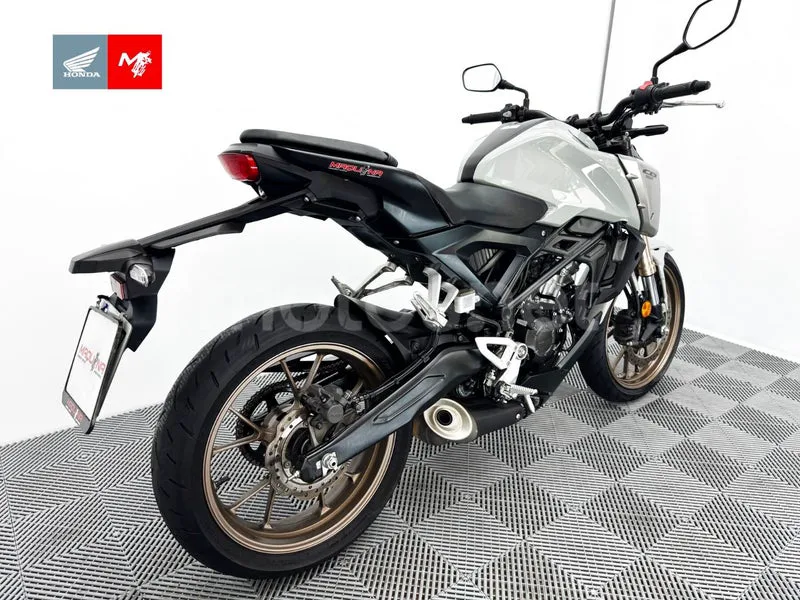 Honda CB125R - Vista 4