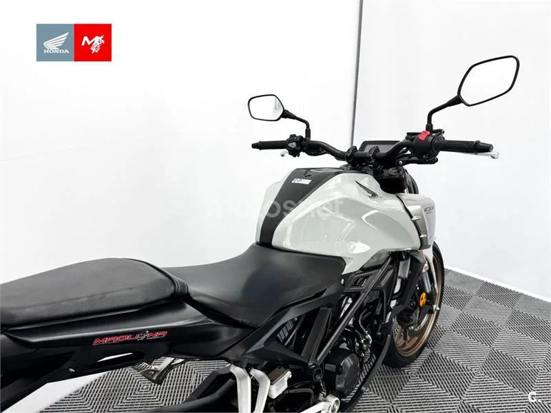 Honda CB125R - Vista 8