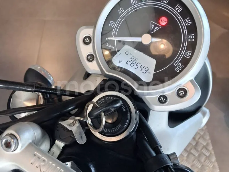 Triumph Street Twin - Vista 8