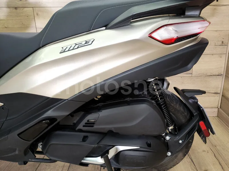 Piaggio MP3 400 Sport - Vista 11