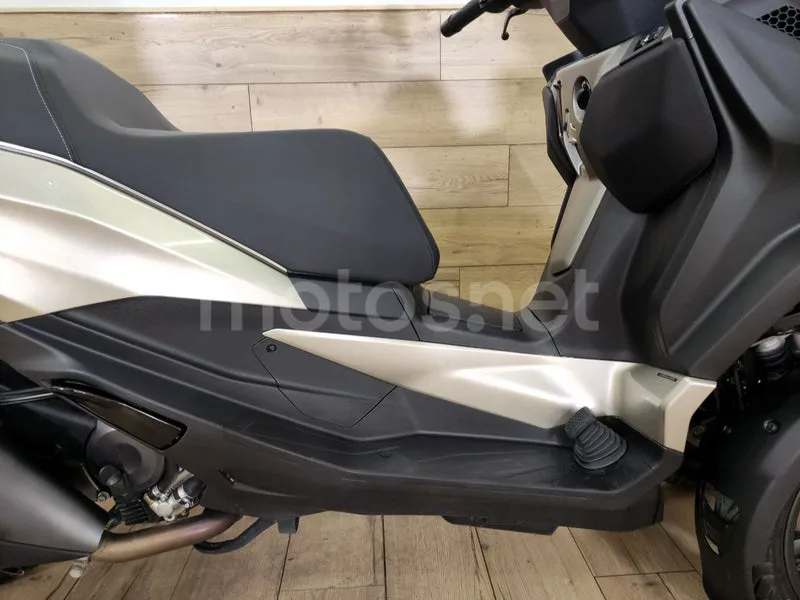 Piaggio MP3 400 Sport - Vista 12