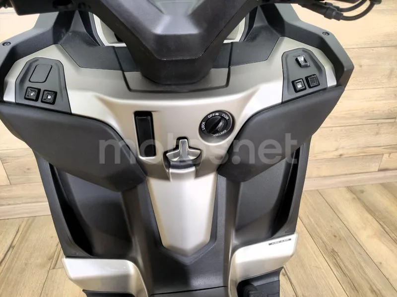 Piaggio MP3 400 Sport - Vista 17