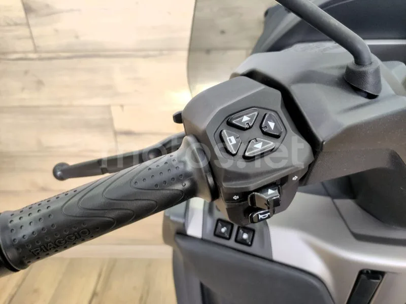 Piaggio MP3 400 Sport - Vista 19