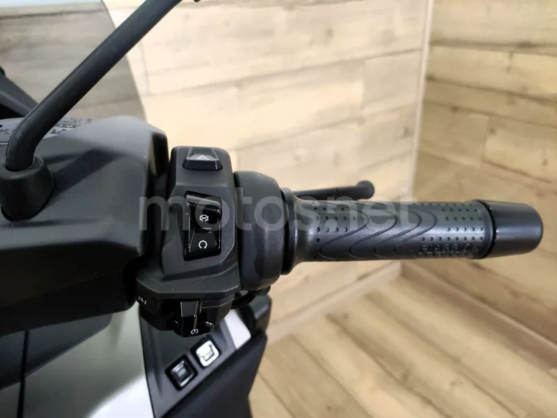 Piaggio MP3 400 Sport - Vista 20