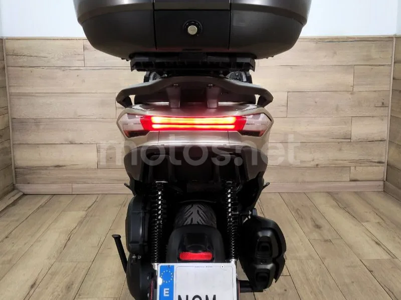 Piaggio MP3 400 Sport - Vista 6