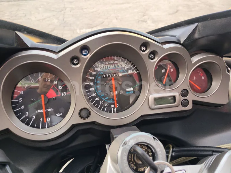 Kawasaki ZZR1200 - Vista 11