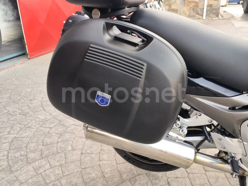Kawasaki ZZR1200 - Vista 15