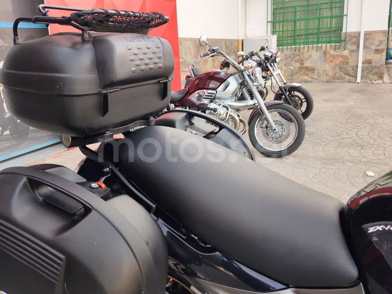Kawasaki ZZR1200 - Vista 16