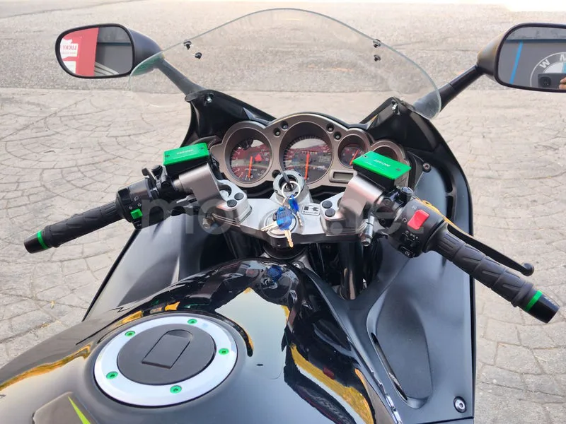 Kawasaki ZZR1200 - Vista 17