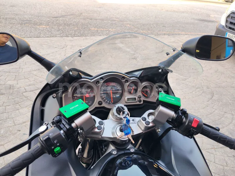 Kawasaki ZZR1200 - Vista 10