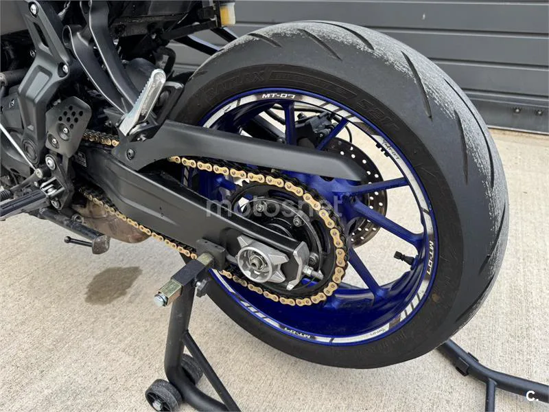 Yamaha MT-07 - Vista 15
