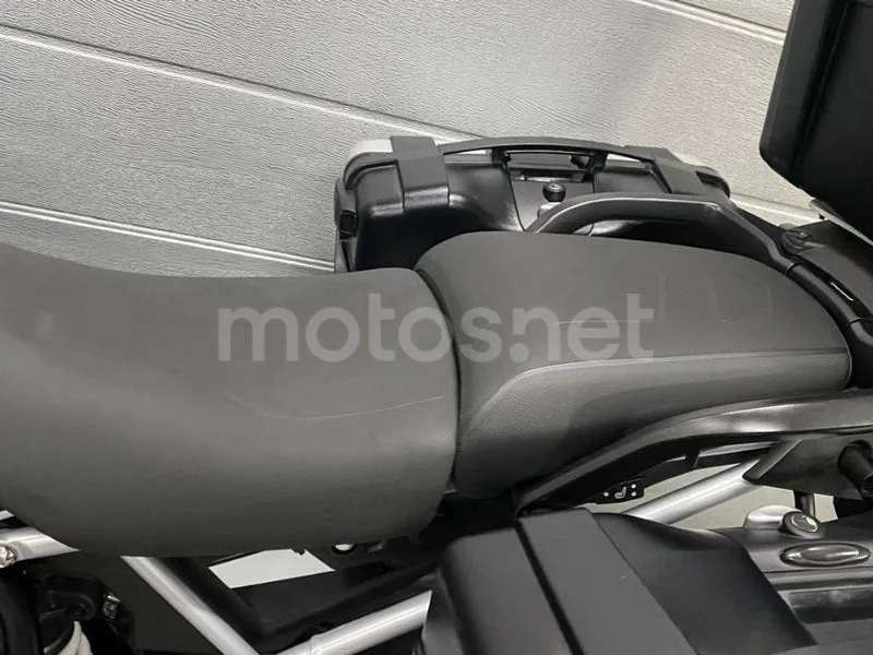 Triumph Tiger 900 - Vista 13