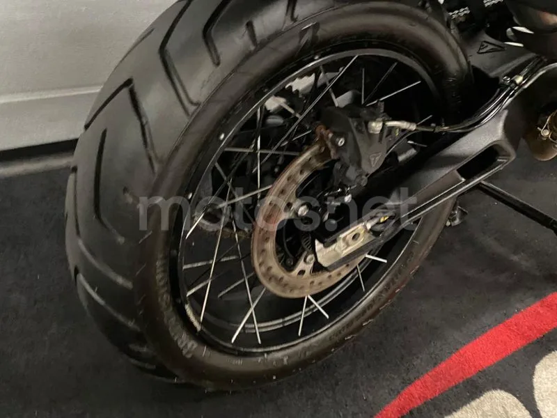 Triumph Tiger 900 - Vista 19