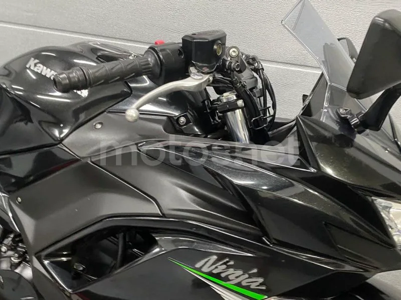 Kawasaki Ninja 650 - Vista 9