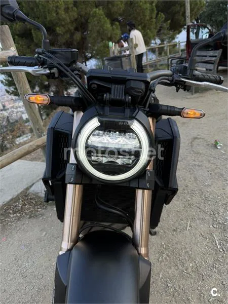 Honda CB650R - Vista 3