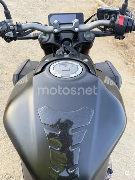 Honda CB650R - Vista 8