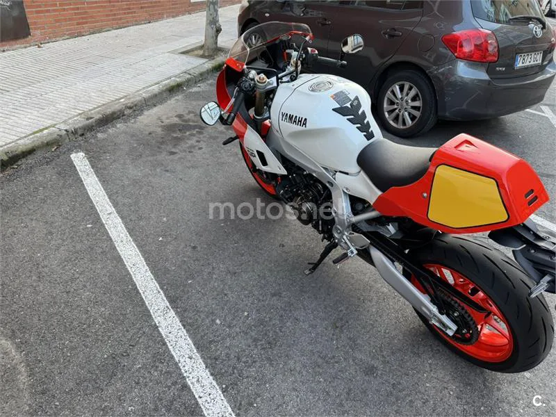 Yamaha XSR900 GP - Vista 4