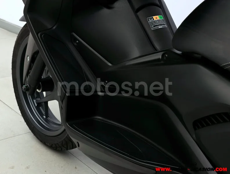 Yamaha XMAX 300 - Vista 8