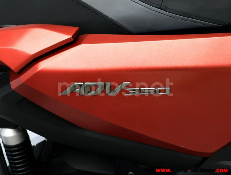 Honda ADV350 - Vista 8