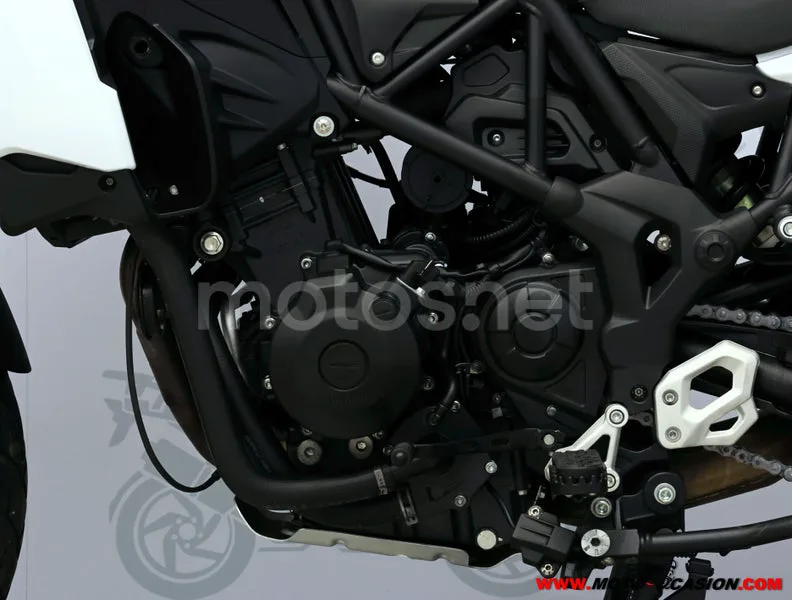 Benelli TRK 502 - Vista 10