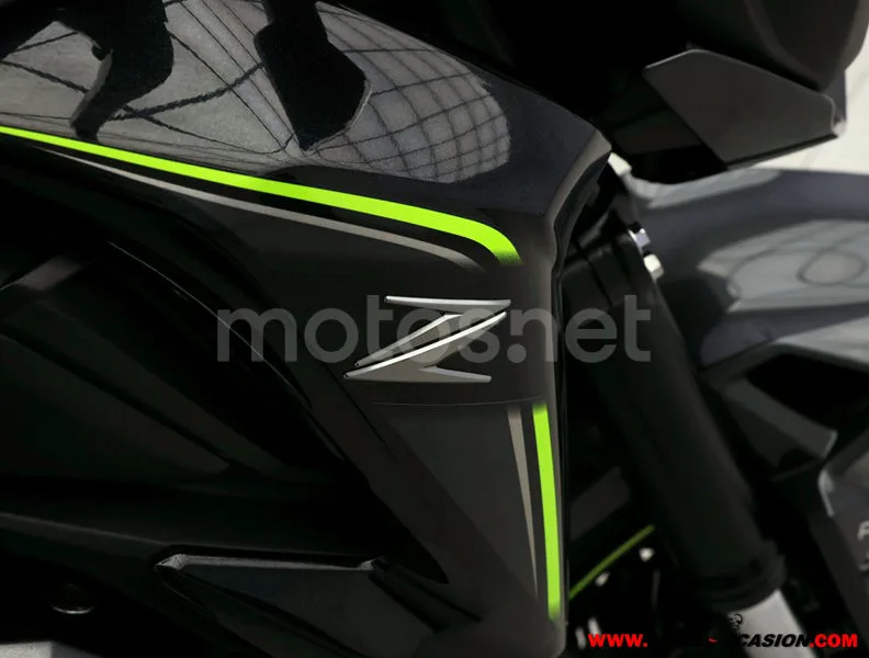 Kawasaki Z900 - Vista 9