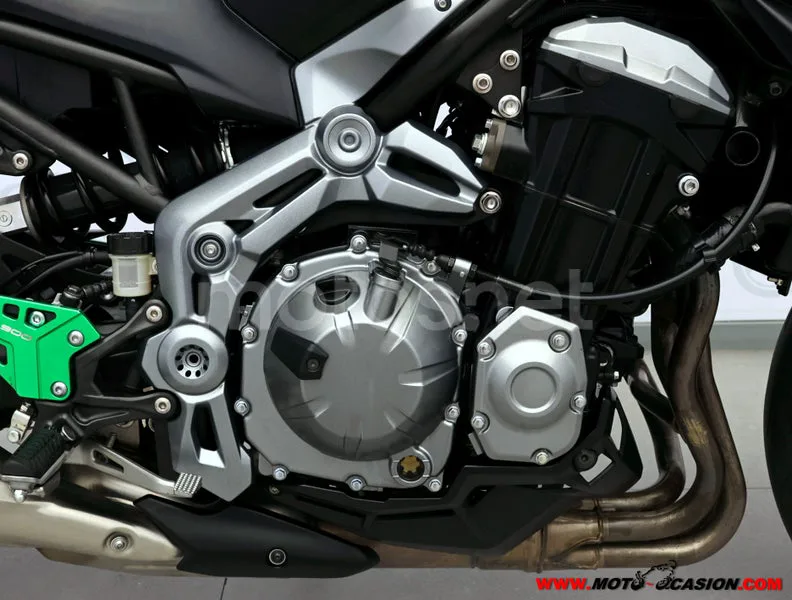 Kawasaki Z900 - Vista 5