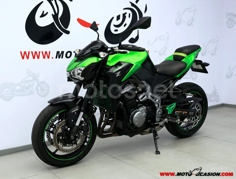 Kawasaki Z900 - Vista 8