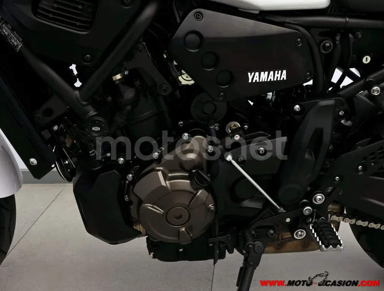 Yamaha XSR700 - Vista 10