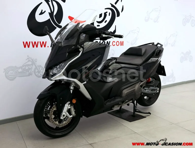 Kymco AK 550 - Vista 8