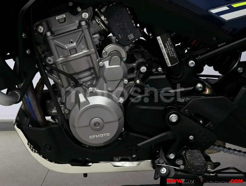 CFMOTO 800MT - Vista 10