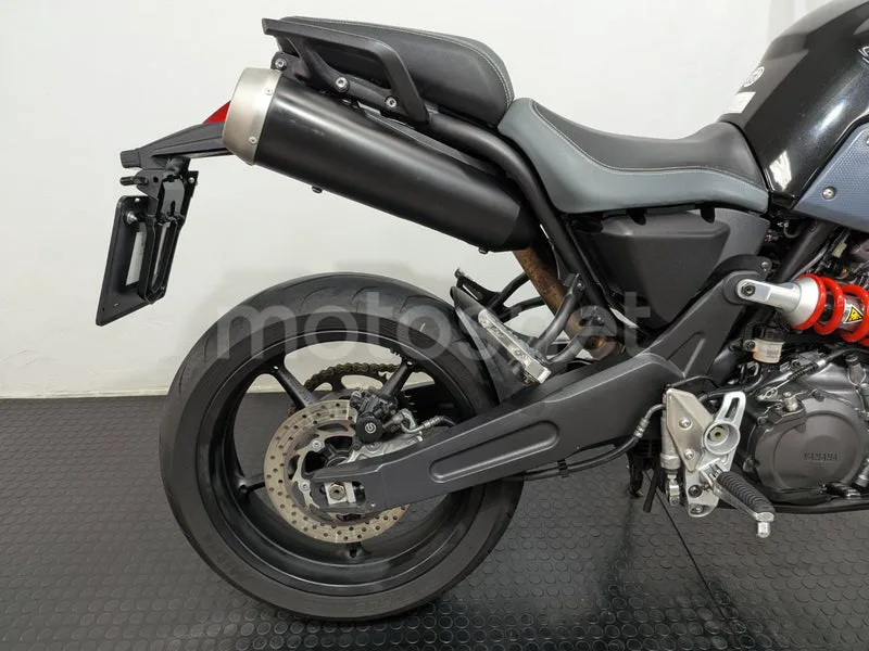Yamaha MT-03 - Vista 8