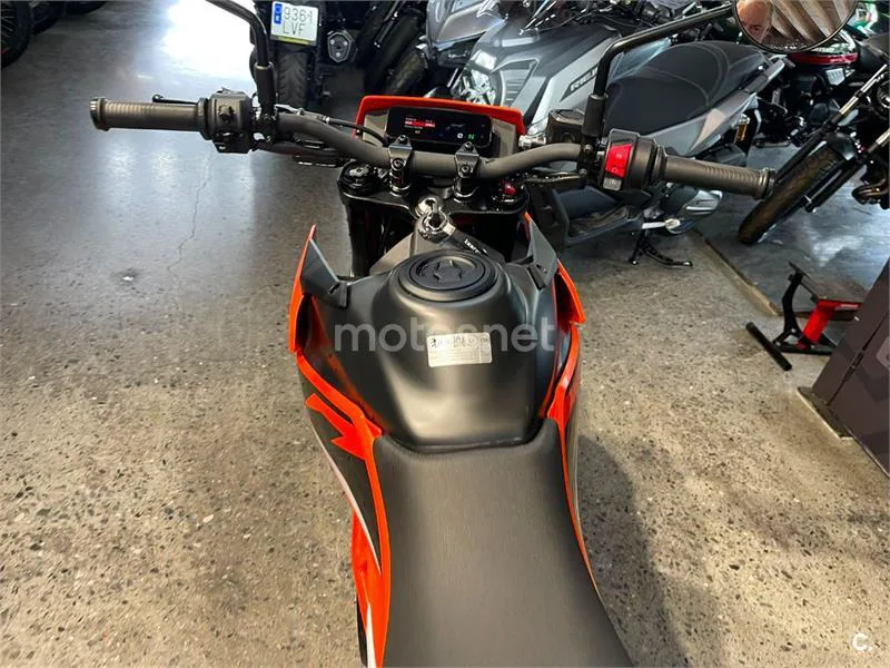 KTM 125 SMC R - Vista 3