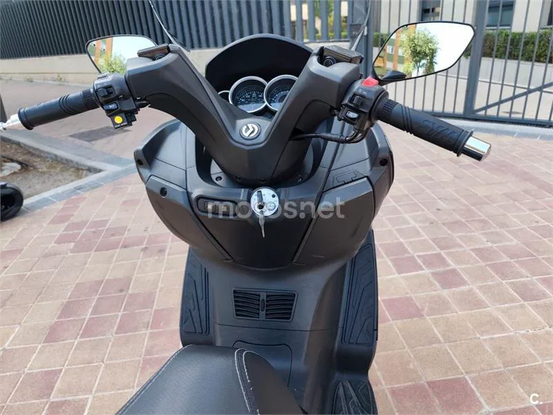 SYM Joymax 300 - Vista 3
