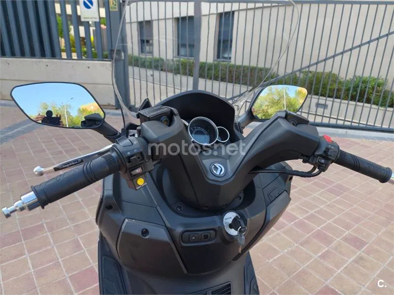 SYM Joymax 300 - Vista 10