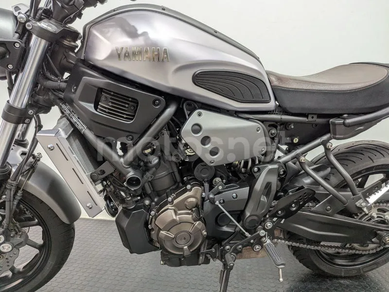 Yamaha XSR700 - Vista 3
