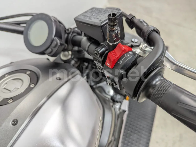 Yamaha XSR700 - Vista 10