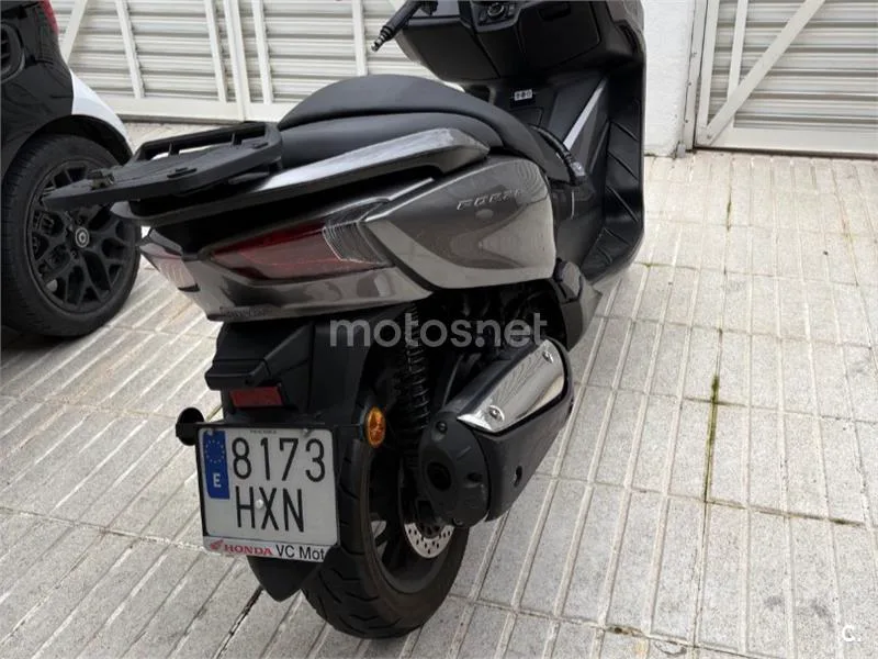 Honda Forza 300 - Vista 4