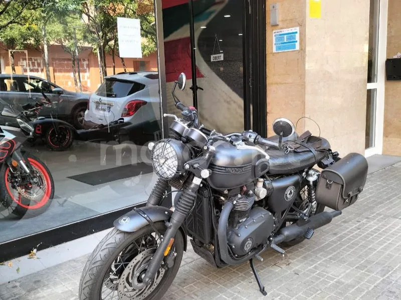 Triumph Bonneville T120 - Vista 11